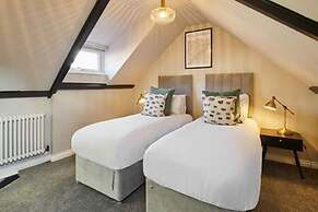 Host Stay Penny Farthing Cottage