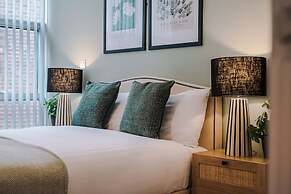 Host Stay Eden Square Retreat