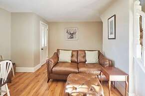 Host Stay Snoozy Goose