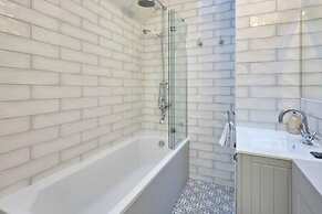 Host Stay Snoozy Goose