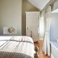 Host Stay Snoozy Goose