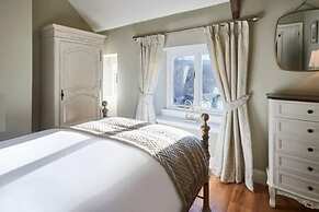 Host Stay Snoozy Goose