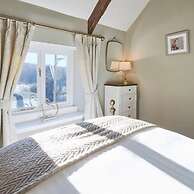 Host Stay Snoozy Goose