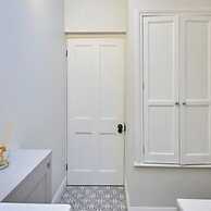 Host Stay Snoozy Goose