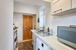Host Stay Millers Coach House