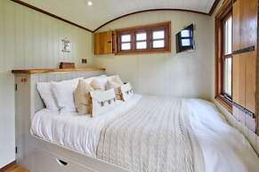 Host Stay Cwch Gwenyn