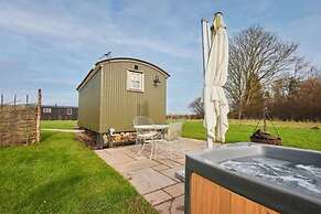 Host Stay Cwch Gwenyn