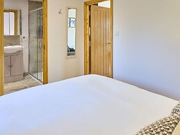 Host Stay Oak Barn