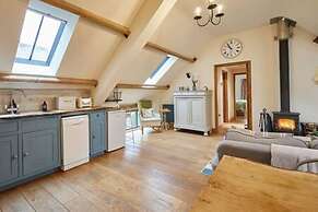 Host Stay Llewenau Draw Barn