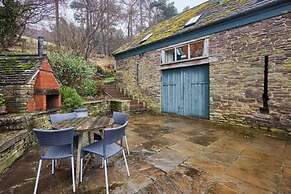 Host Stay Llewenau Draw Barn