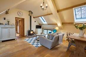 Host Stay Llewenau Draw Barn