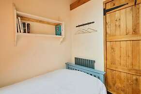 Host Stay Llewenau Draw Barn