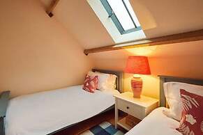 Host Stay Llewenau Draw Barn