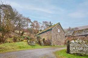 Host Stay Llewenau Draw Barn