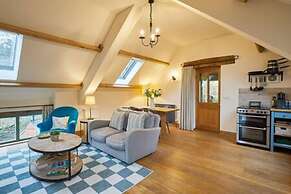 Host Stay Llewenau Draw Barn