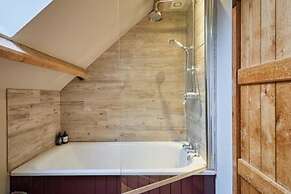 Host Stay Llewenau Draw Barn