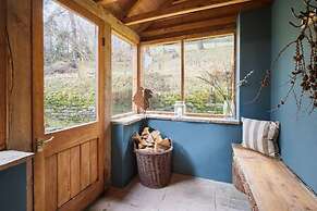 Host Stay Llewenau Draw Barn