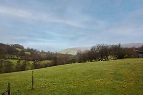 Host Stay Llewenau Draw Barn