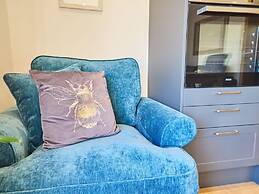 Host Stay Willow Barn