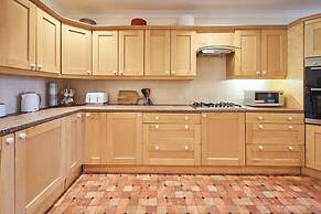 Host Stay Hide Hill Apartment B