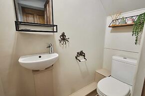 Host Stay Emerald Beach House