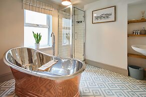 Host Stay Emerald Beach House