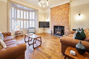 Host Stay Emerald Beach House