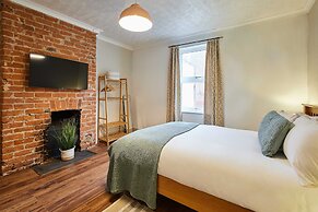 Host Stay Emerald Beach House