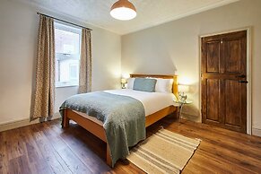 Host Stay Emerald Beach House