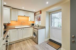 Host Stay Cinnamon Cottage