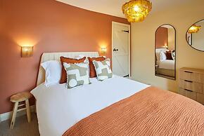 Host Stay Cinnamon Cottage