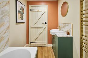 Host Stay Cinnamon Cottage
