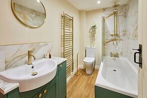 Host Stay Cinnamon Cottage