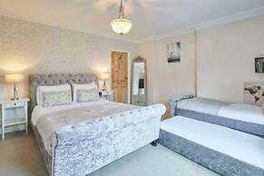 Host Stay Allium House