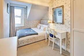 Host Stay Allium House