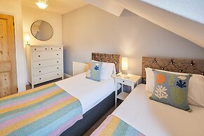 Host Stay Allium House