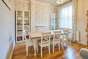 Host Stay Allium House