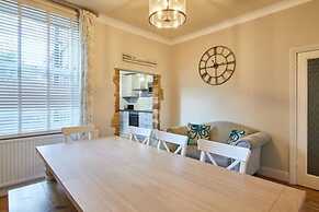 Host Stay Allium House