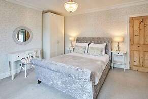 Host Stay Allium House