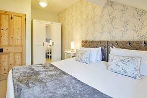 Host Stay Allium House