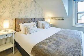 Host Stay Allium House