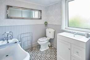 Host Stay Allium House