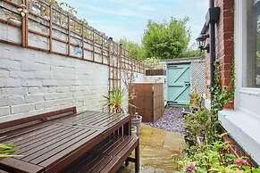 Host Stay Allium House