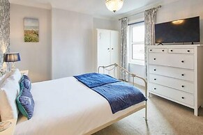Host Stay Allium House