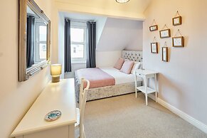 Host Stay Allium House