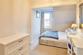 Host Stay Allium House