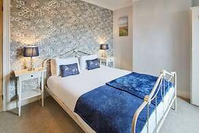 Host Stay Allium House