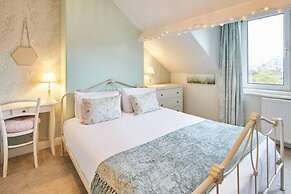 Host Stay Allium House