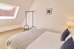 Host Stay Queen s Corner