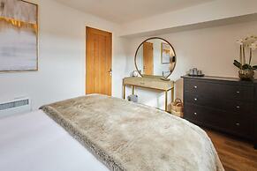 Host Stay The Harbour Den